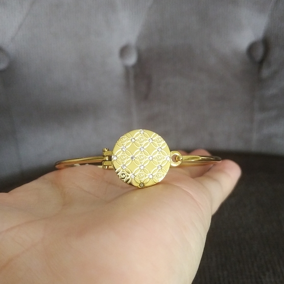 ✨️HP✨️ Michael Kors Gold💛 Medallion🏅 Bracelet - NWT - Picture 8 of 15